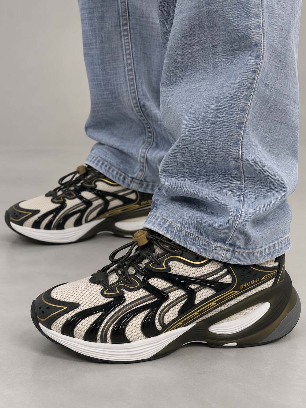 PUMA Inverse Men’s Low Top Lace-Up Athletic Sneakers White/Black/Gold 404240-03